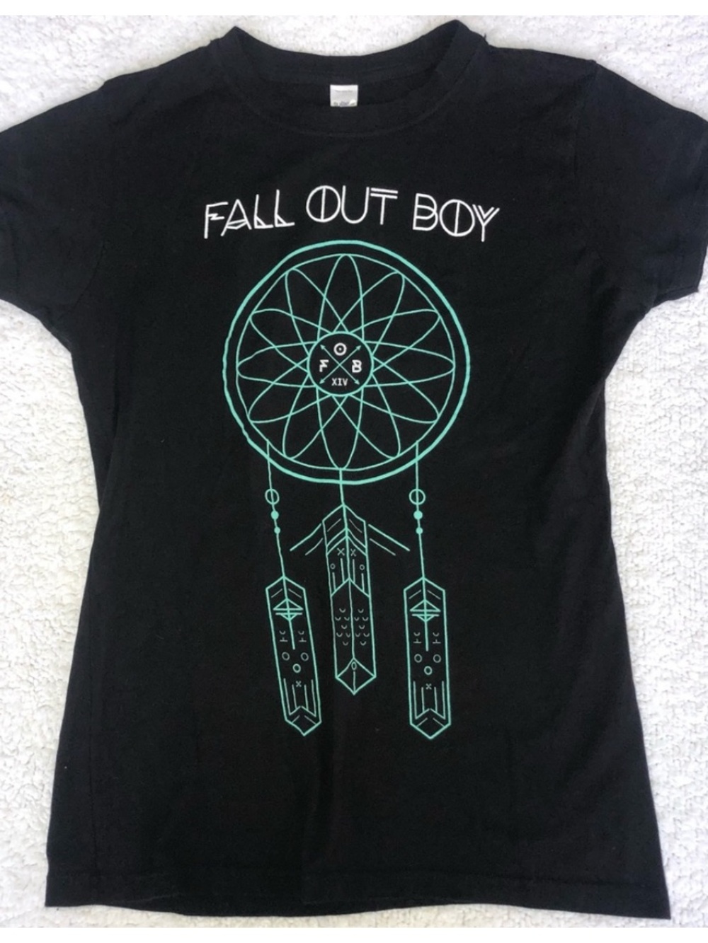Fall Out Boy dream catcher graphic t-shirt 
Women’s medium cotton short sleeve